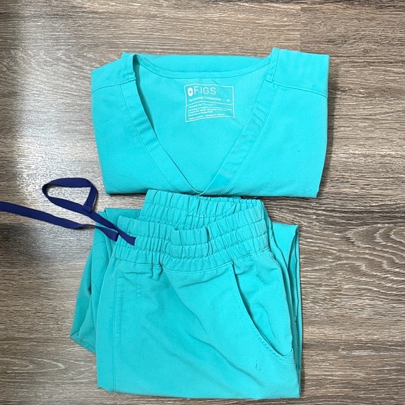 Figs Women’s Teal Scrub Set - Picture 1 of 1